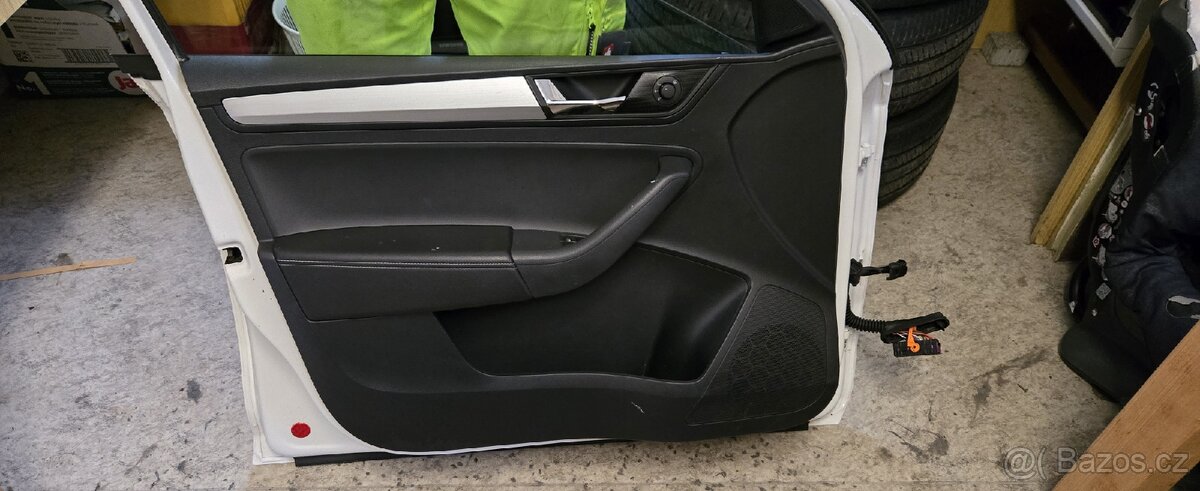 Škoda Rapid levé přední dveře - 3