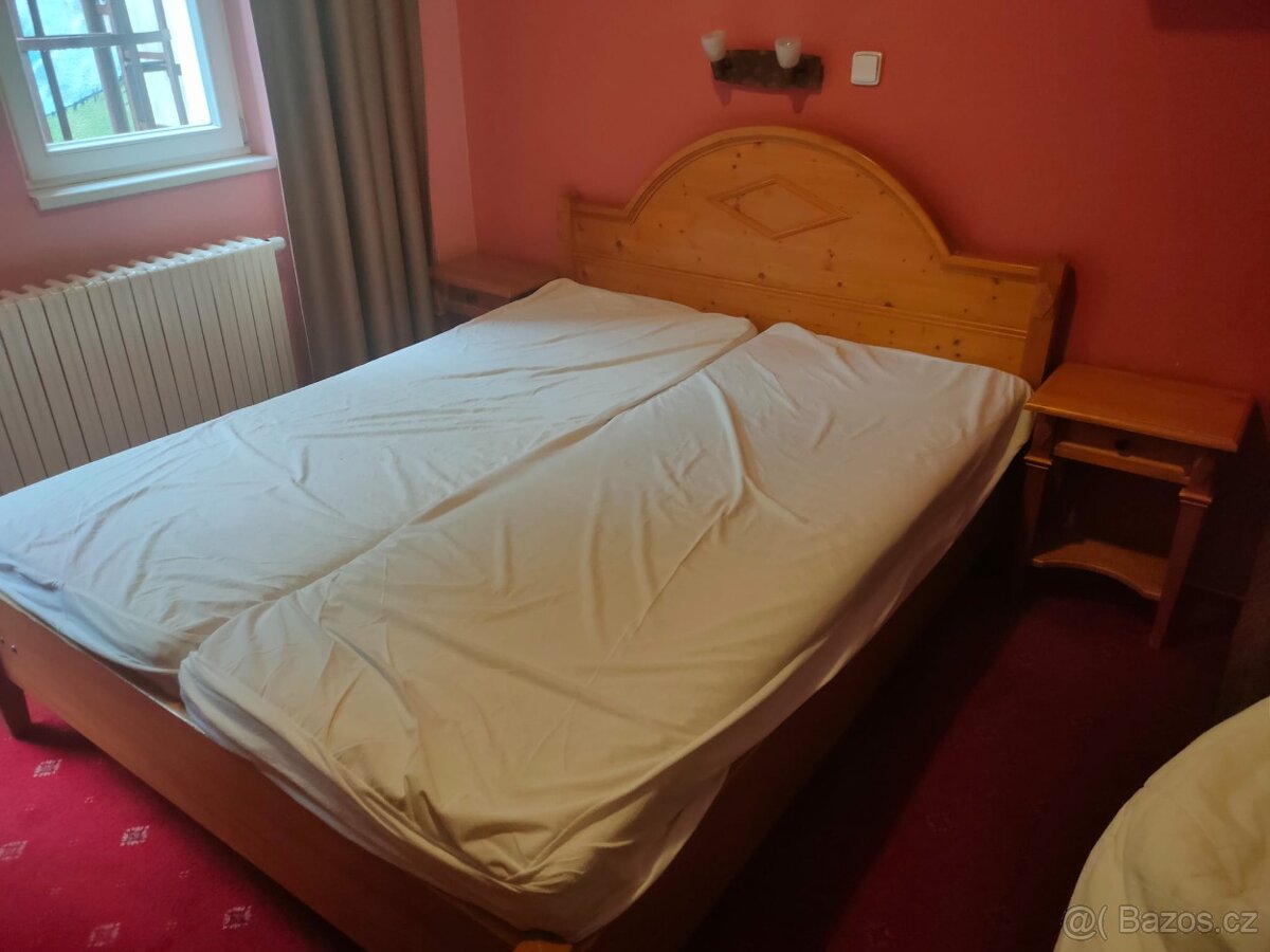 Hotelový nábytek skříně postele stolky - 3