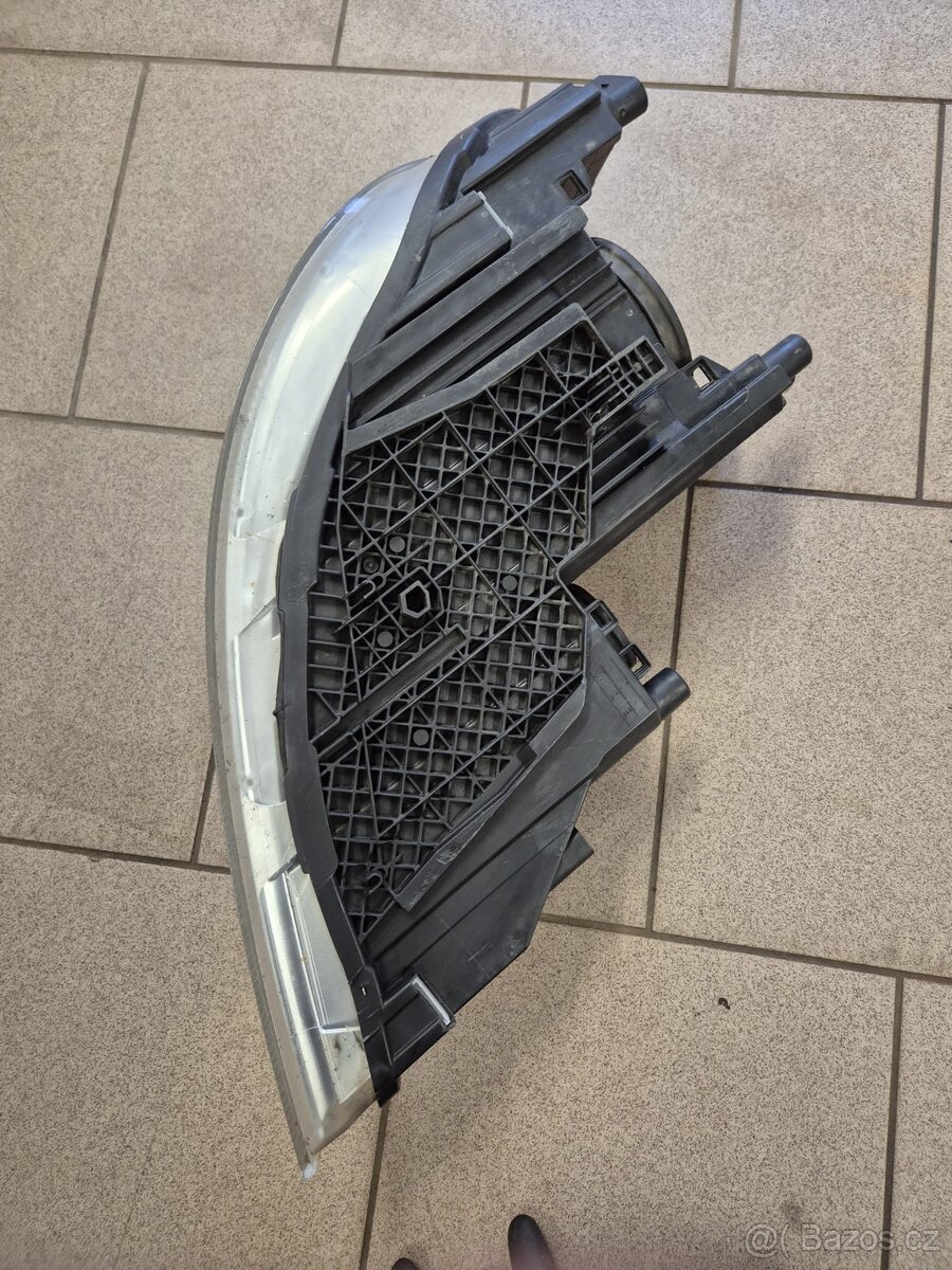 Přední světlo Octavia 2 po faceliftu - 3