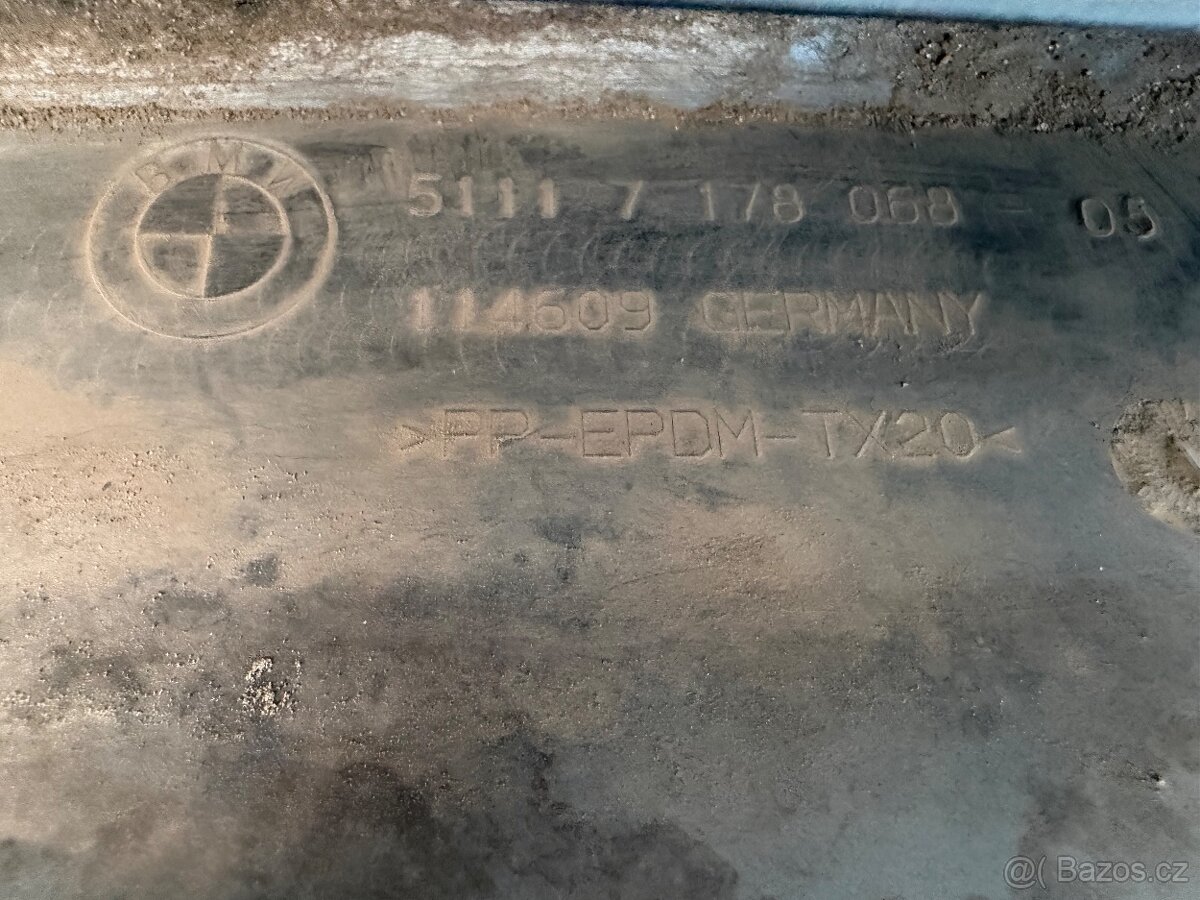 BMW e60 , e61 přední naraznik - 3