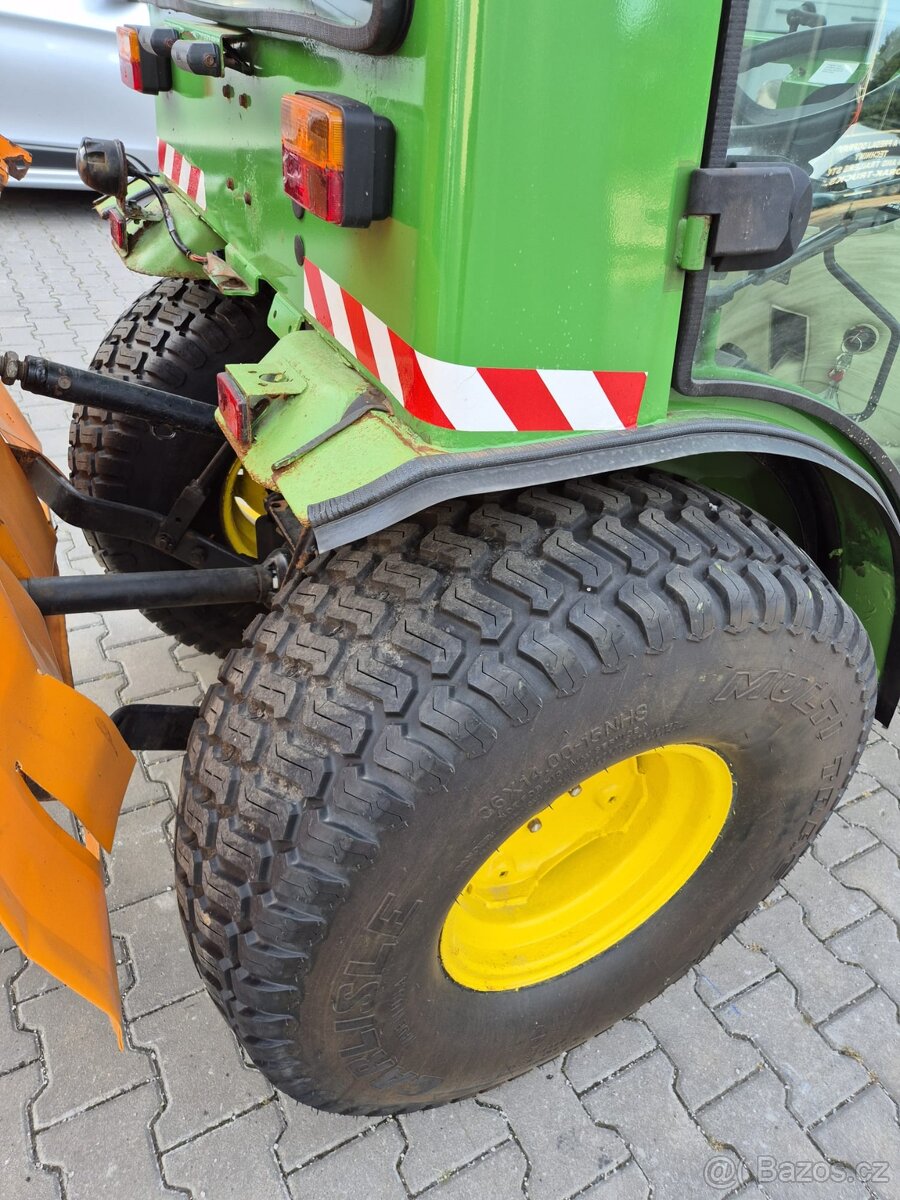 JOHN DEERE 2032 4X4 malotraktor - zimní údržba - 3