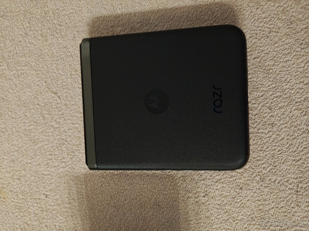 Motorola Razr 40 Ultra - 3