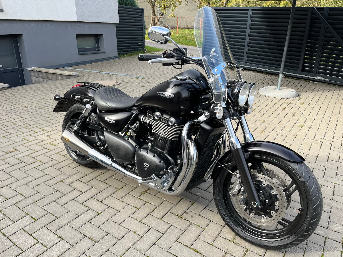 Triumph Thunderbird Storm - 3