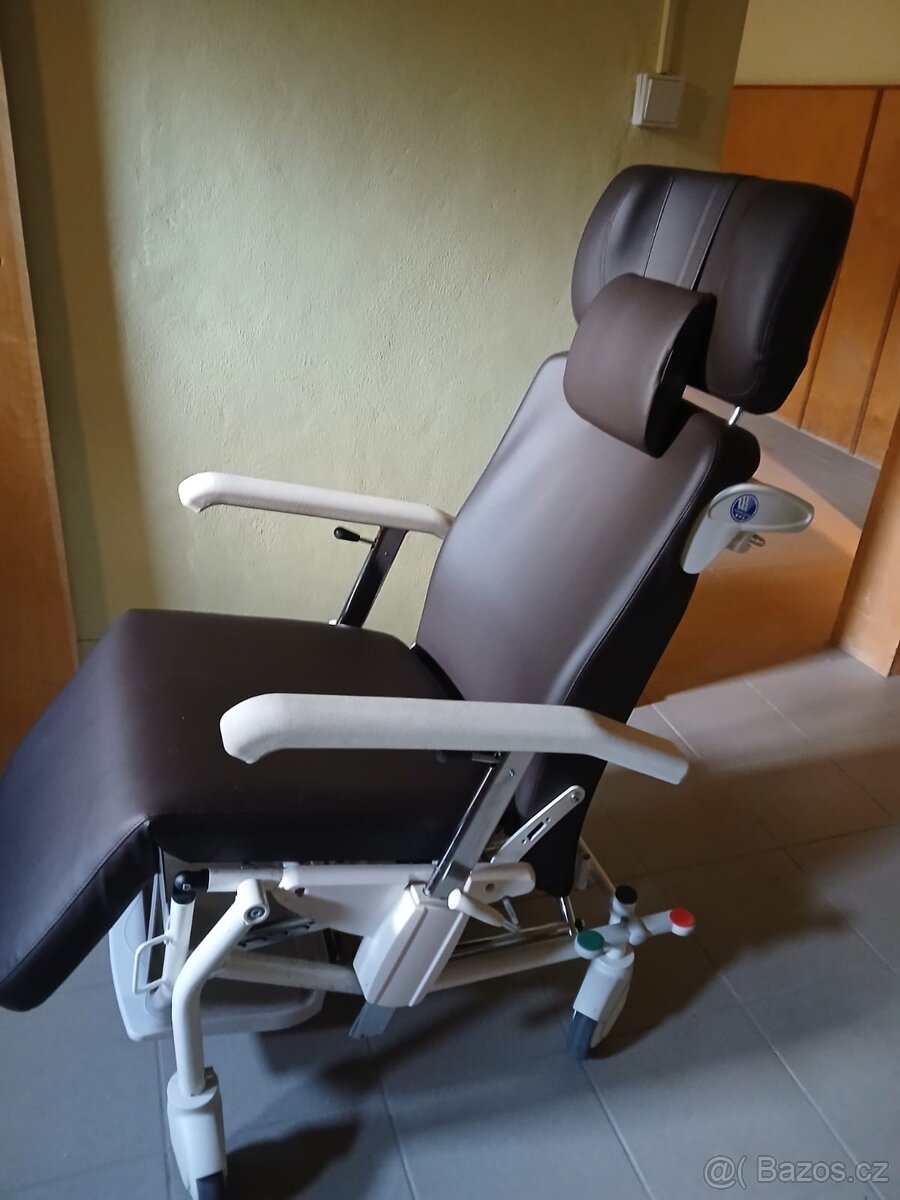 Geriatricke pojízdné křeslo - 3