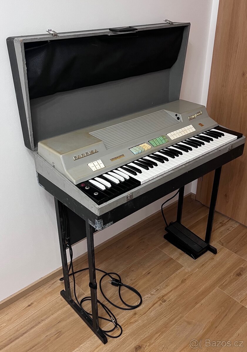 Farfisa Compact Combo Organ - 3