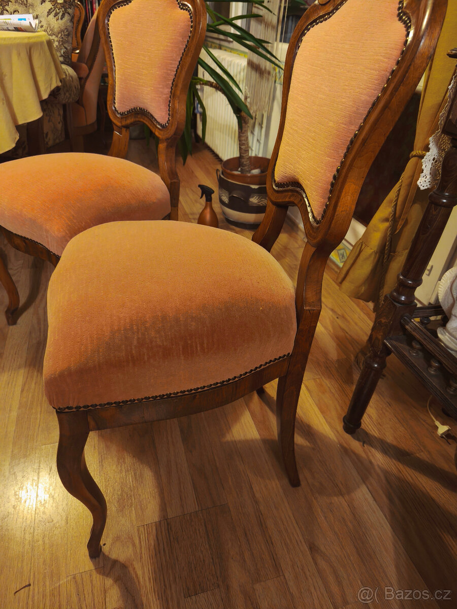 Prodám starožitnou sedačku, 2x křeslo s područkami, 4x židle - 3