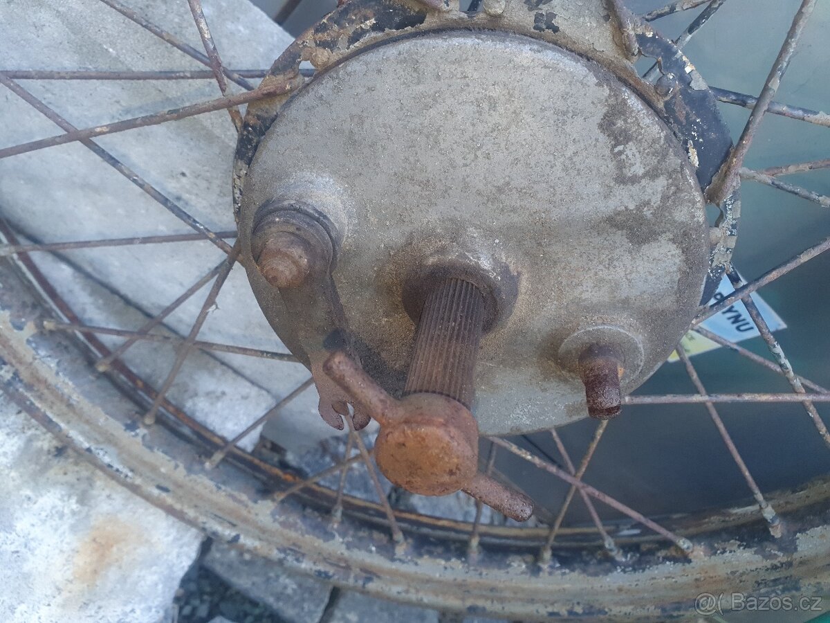 Prodám originální patinové kolo ČZ - 3