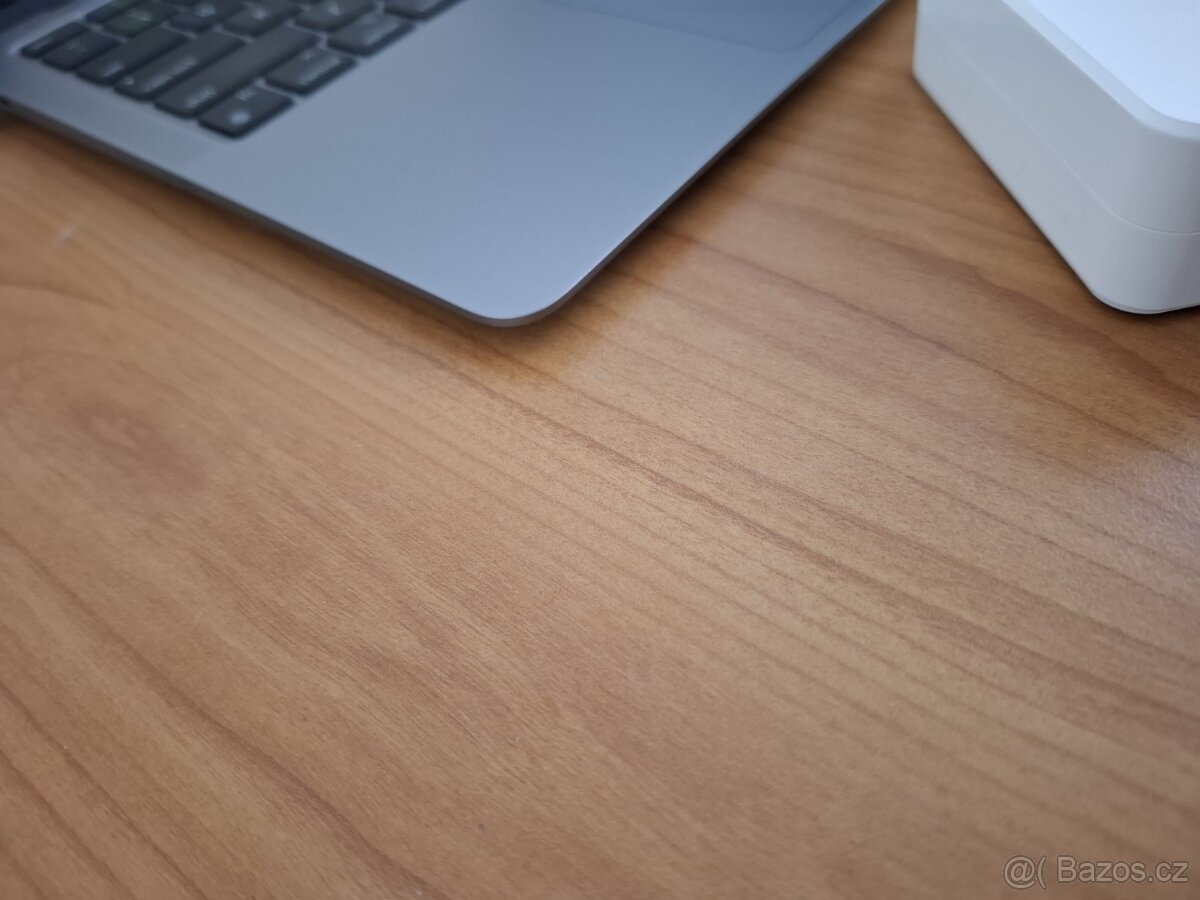Macbook Air 13 palců M1 chip 16GB RAM 256 SSD - 3