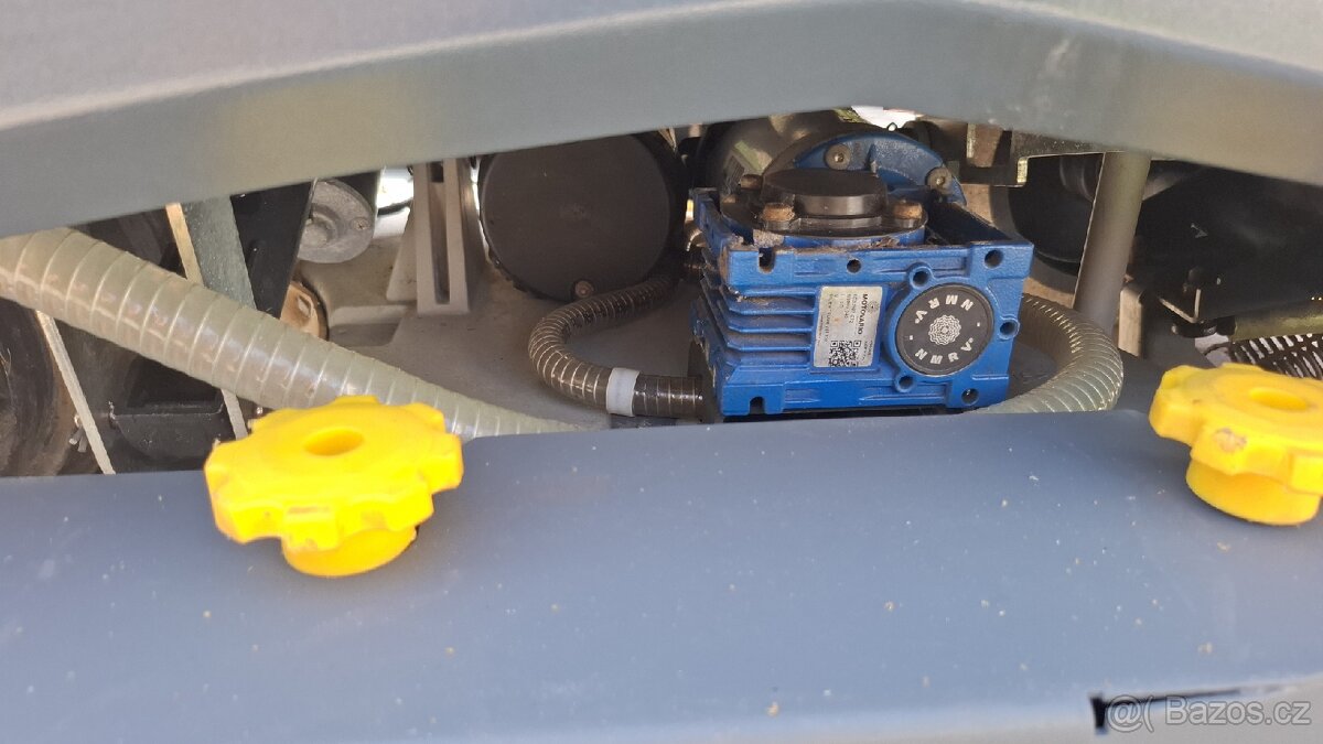 Podlahový mycí stroj Nilfisk BR855 - 3