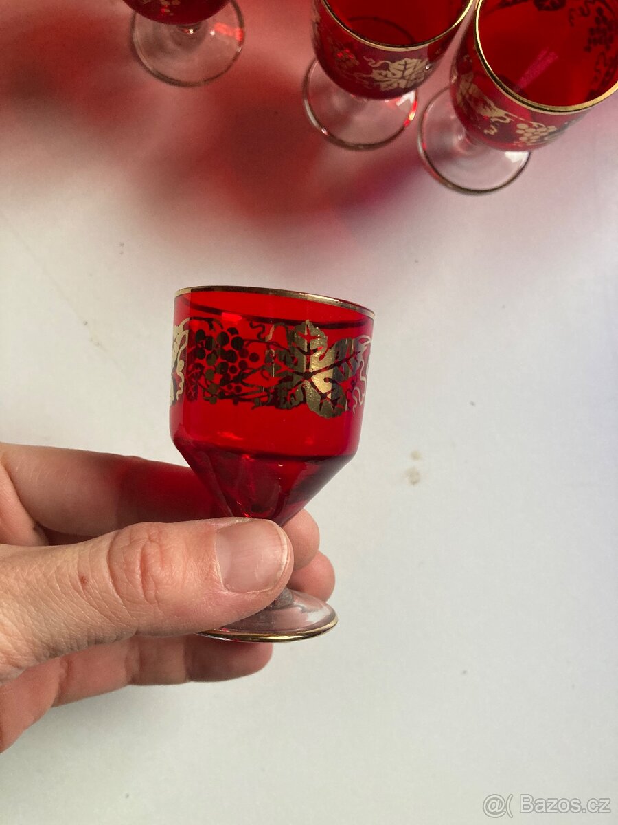 Červené sklenice - 3