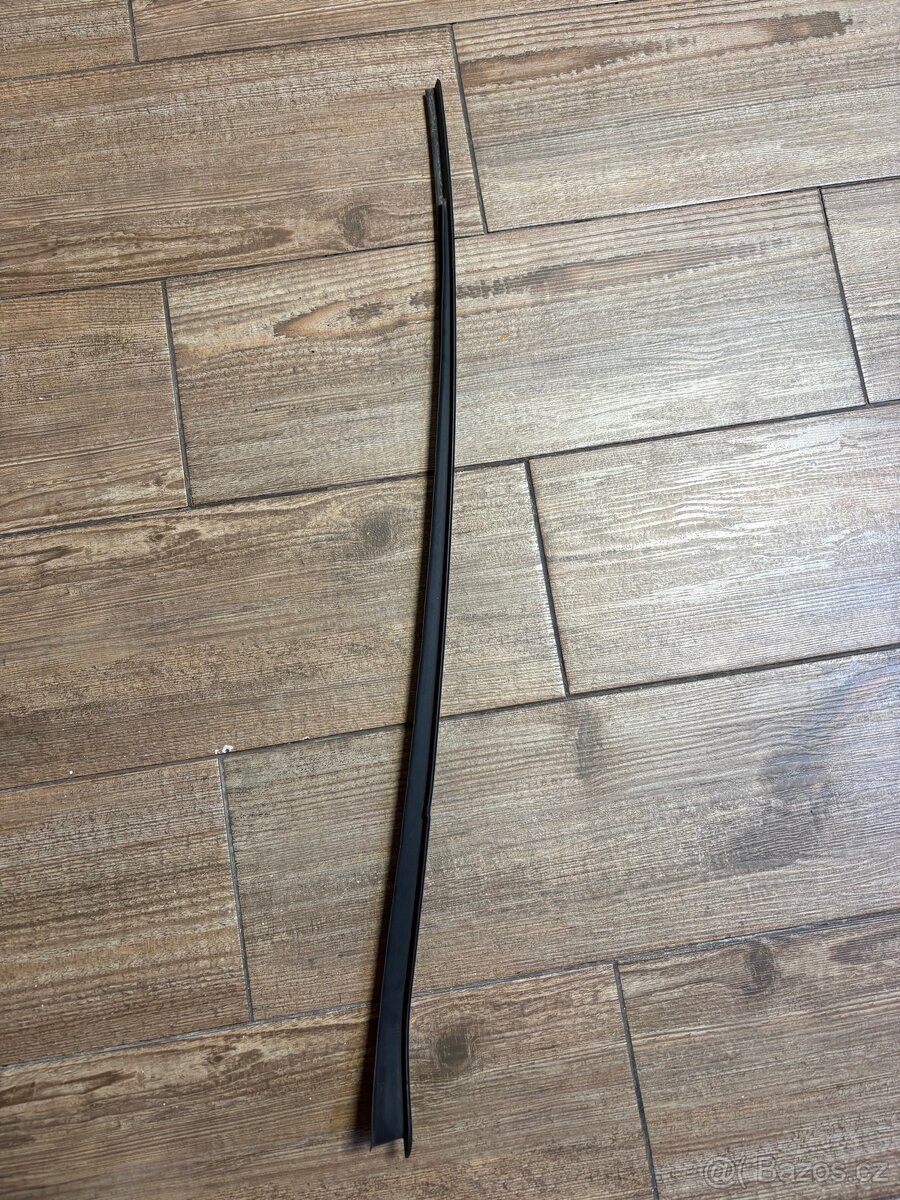 Lišty čelní sklo Superb 2 - 3