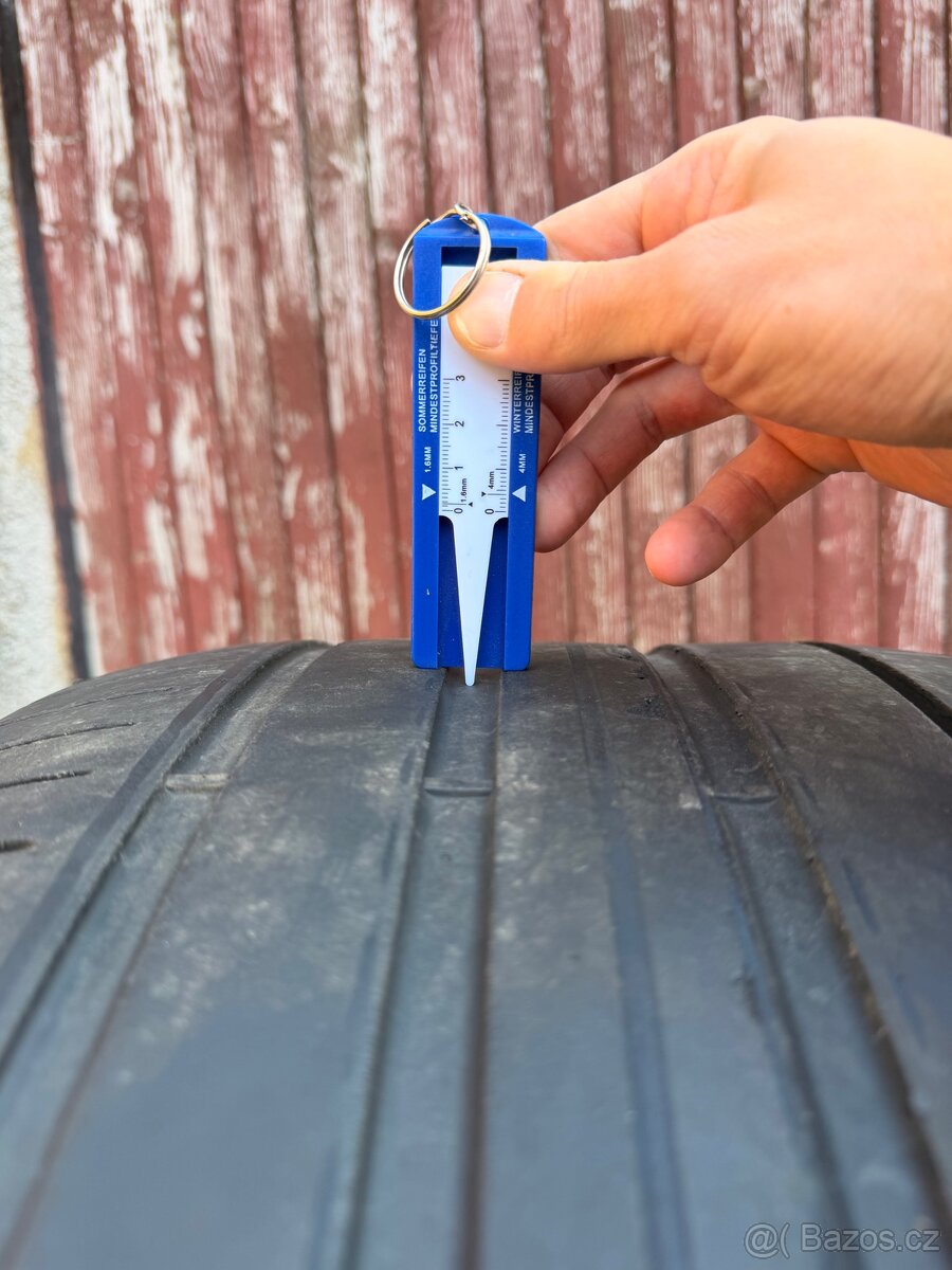 Pneu Pirelli P Zero 325/30 R21 - 3