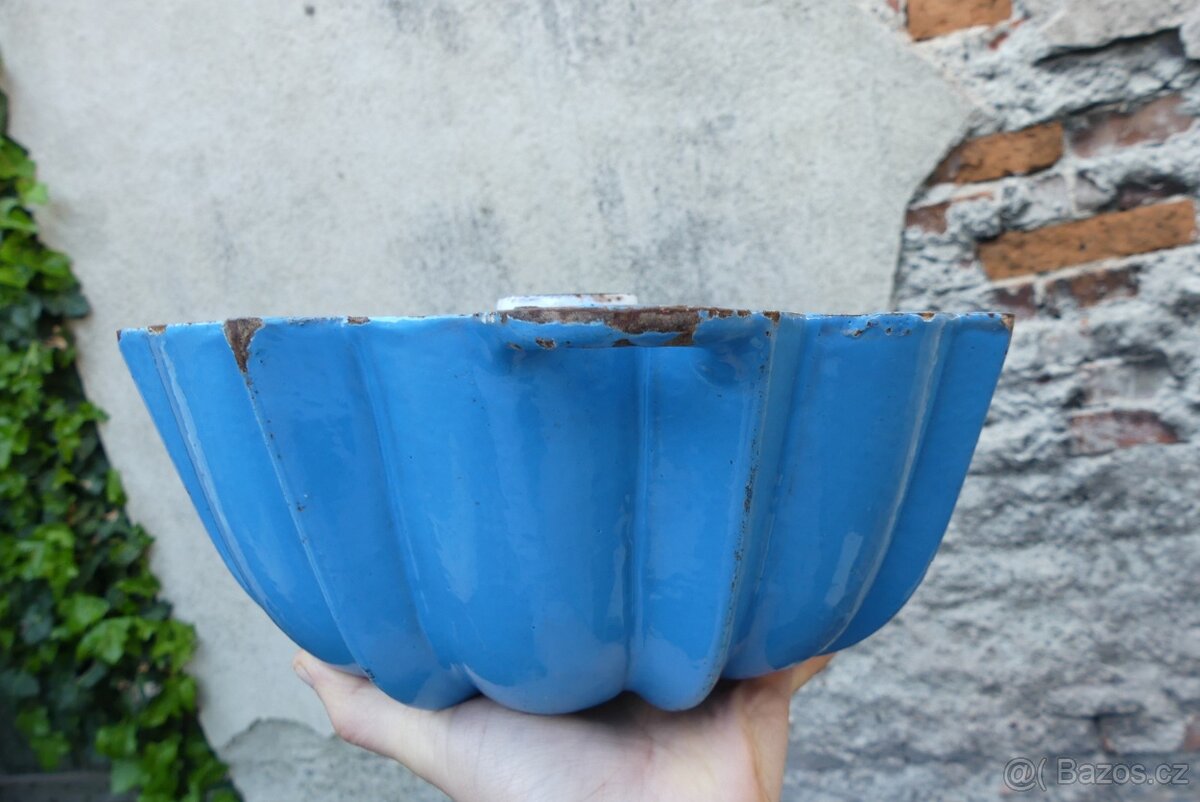 Stará litinová forma na bábovku, modrý smalt - 3