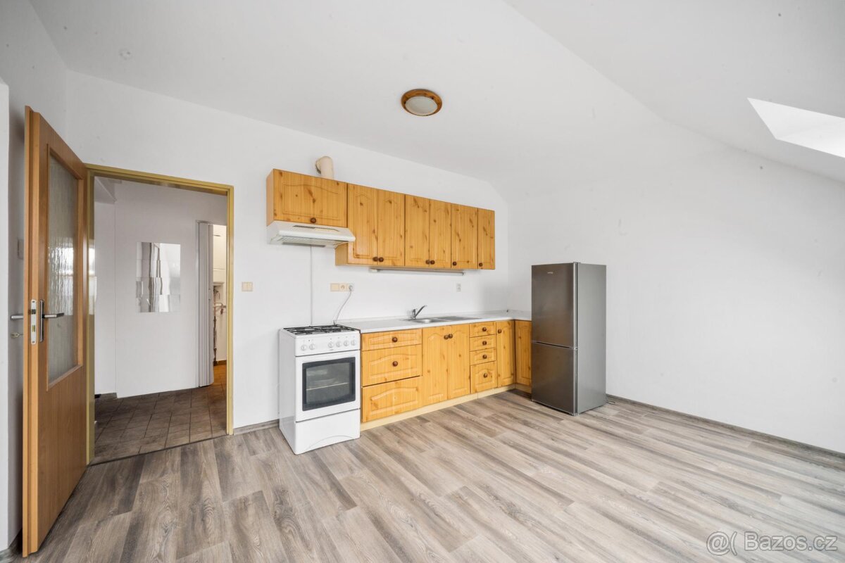 Prodej bytu 2+kk 53 m2, ulice tř. 1. máje, Dobřany - 3