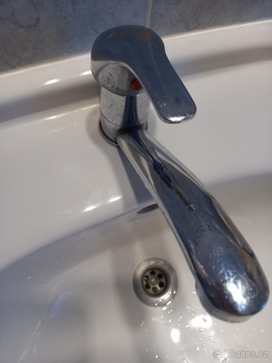 Umyvadlo s pákovou baterii - 3