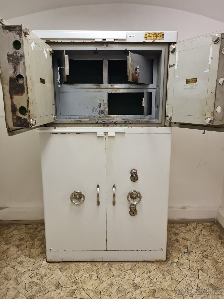 Prodám starožitný trezor bankovní trezor funkční č.3 - 3