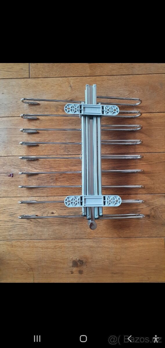 Věšák výsuvný na kalhoty do šatny skříně - 3