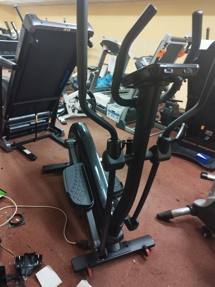 Eliptický trenažér Housefit Motion 80 i Train - 3