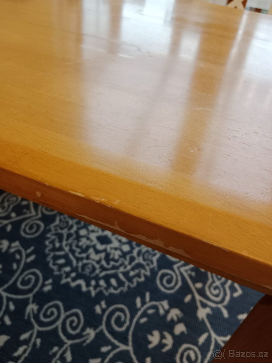 Prodám jídelní stůl z masivu - 3