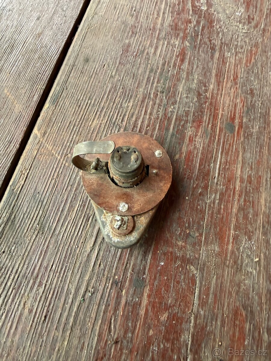 Jawa 175/250 Speciál - patice světla - 3