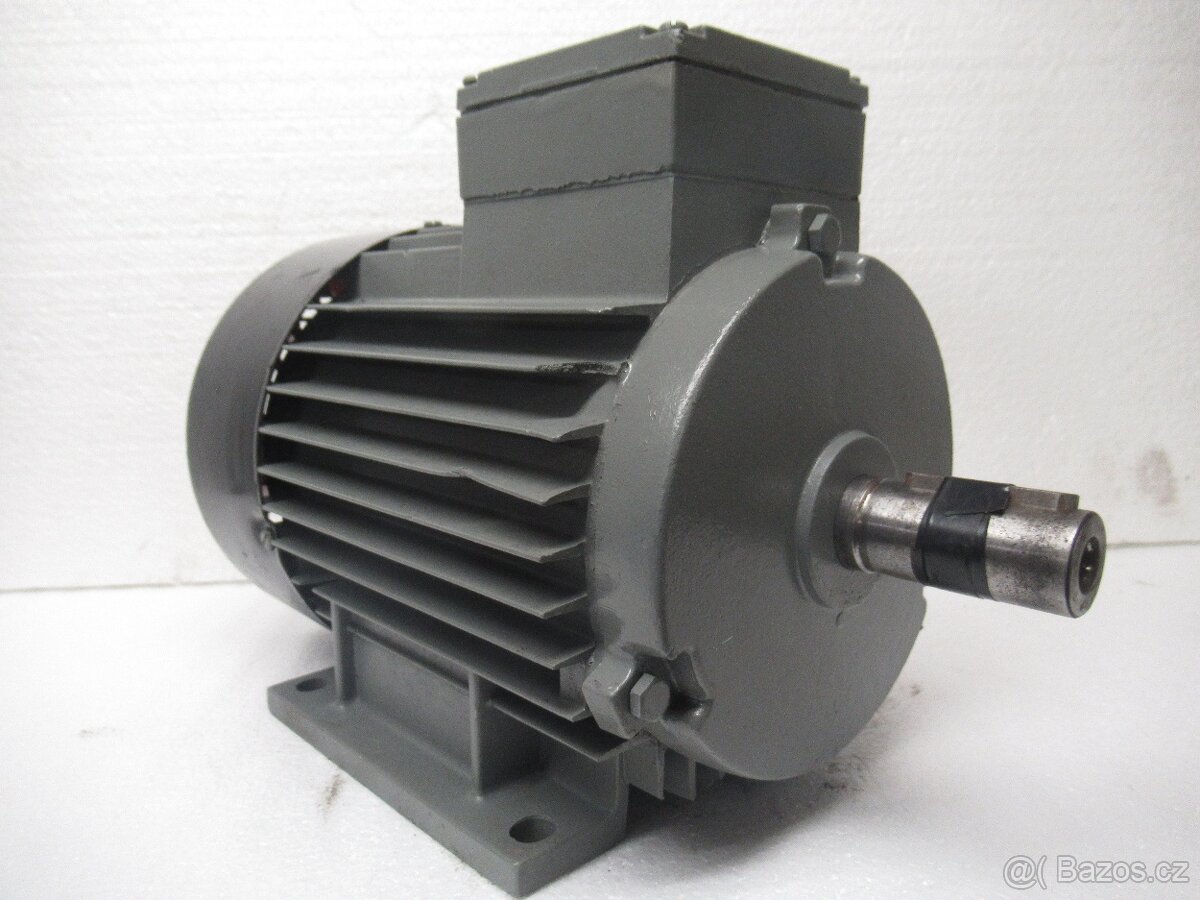 Patkový elektromotor 380V.2,2kw-2865ot.min.Mohelnice. - 3