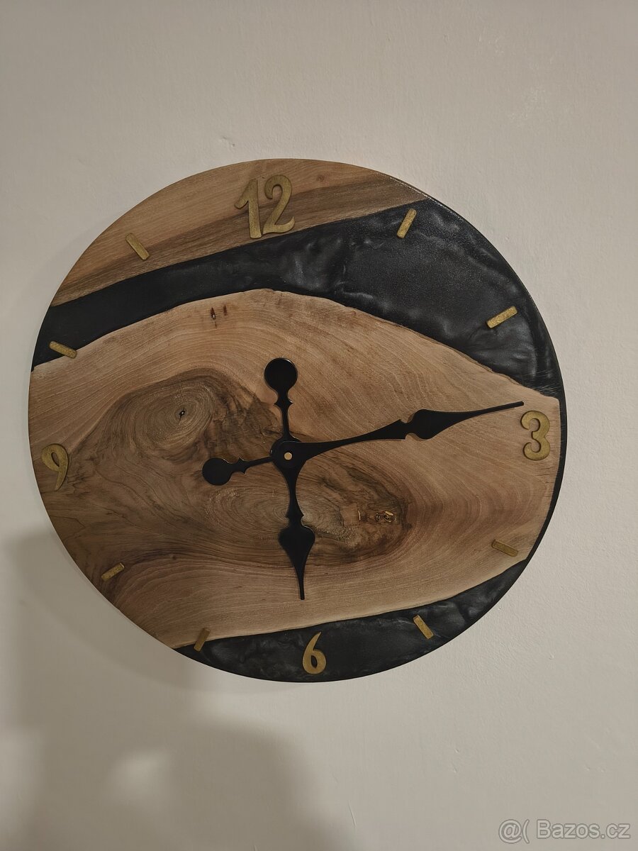 Dřevěné nástěnné hodiny s pryskyřicí - 3
