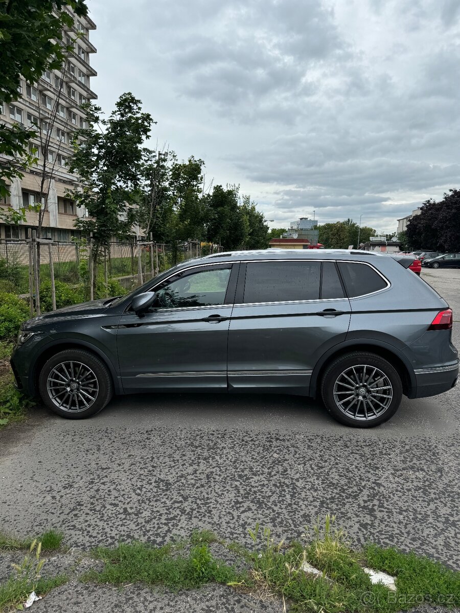 Krásný a super vybavený VW Tiguan Allspace-výbava R-line - 3