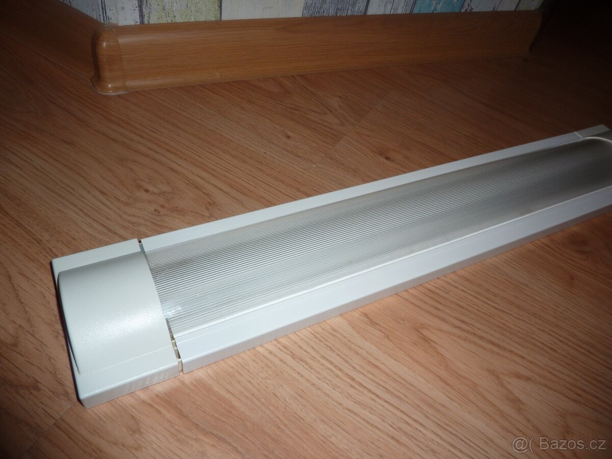 2x zářivka pod kuch.linku apod - cena 150 oba ks - 3