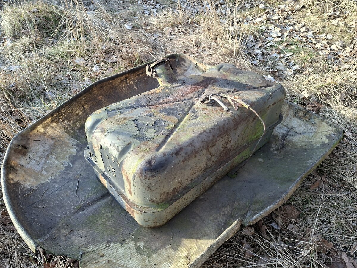 Palivová nádrž Praga V3S - 3