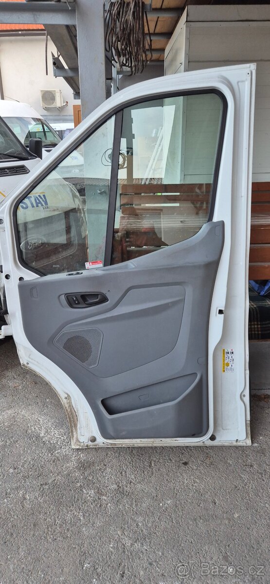 Prodám pravé a levé dveře Ford tranzit YMF6 - 3