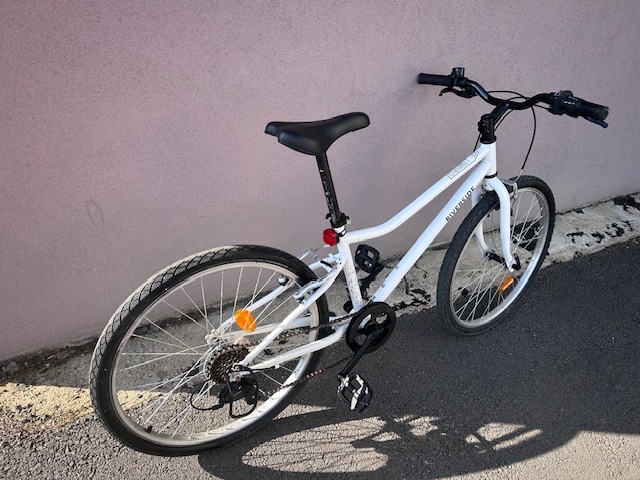 Bílé kolo velkost 24 - 3