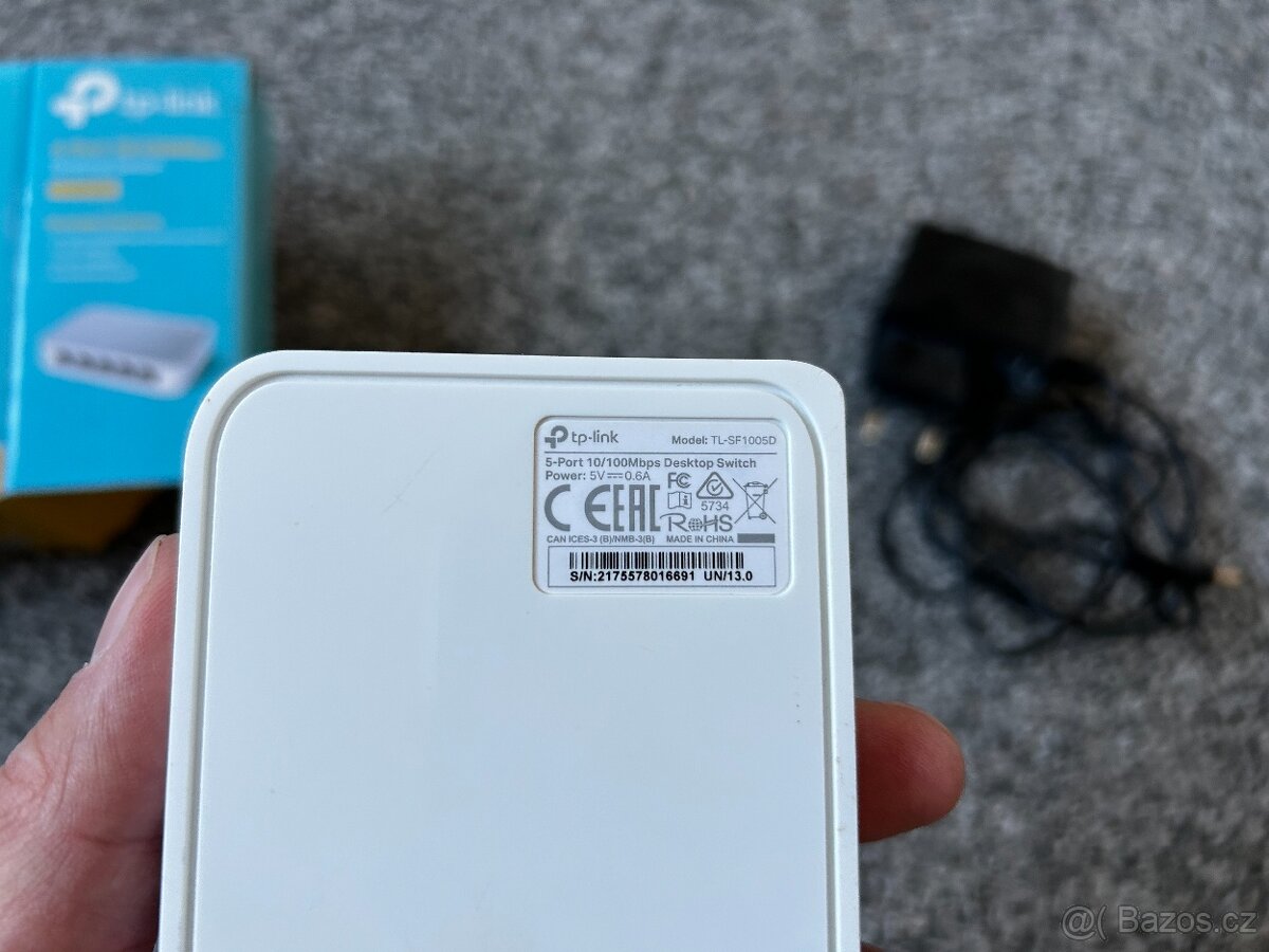 Switch TP-Link TL-SF1005D - 3