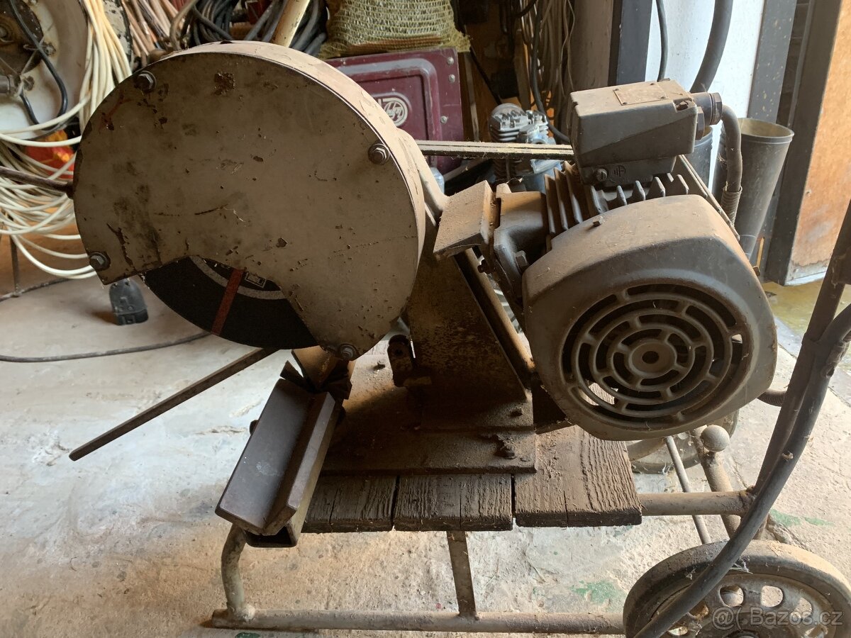 rozbrušovací úhlová stolní pila 300mm - 3