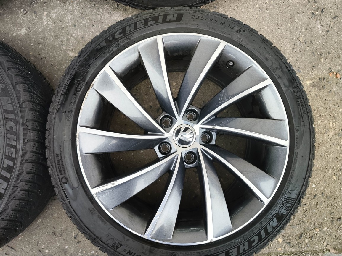 18"zimní alu sada Pegasus 5x112 origo Superb 3 Passat TPMS - 3