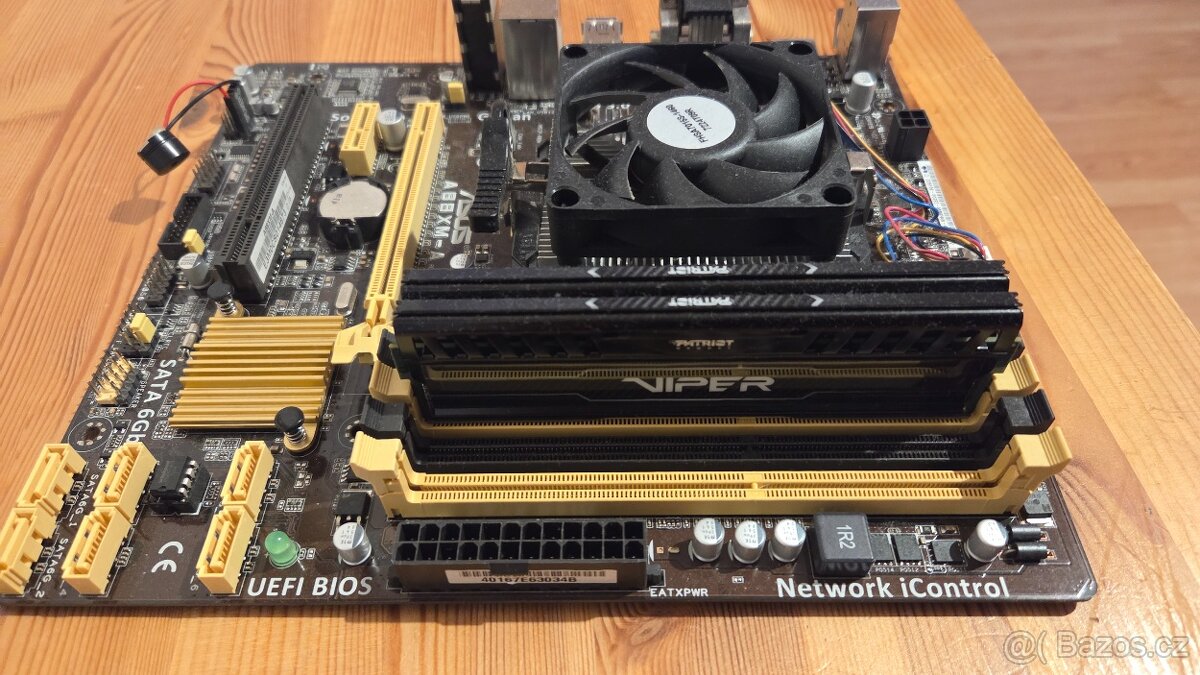 Základní deska s procesorem a paměti - 3