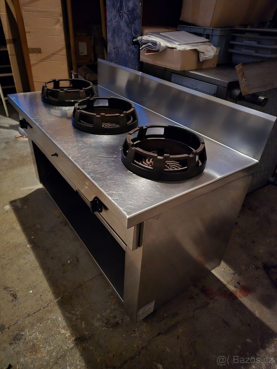 Sporák plynový se 3 hořáky WOK Casta - 3