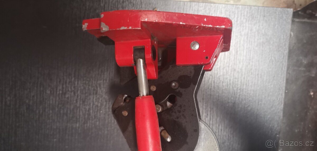 Páskovač pro PP vázací pásku šířky 13 mm
- 3