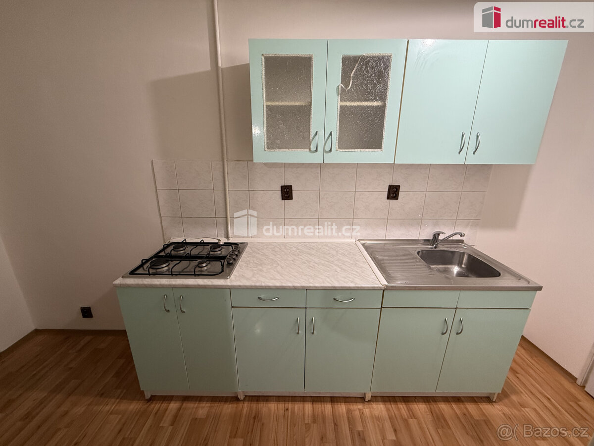 Pronájem 1+1 36 m2 P4 Nusle nezařízený cihla balkon - 3