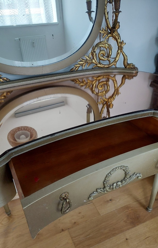 Toaletní stolek se zrcadlem - 3