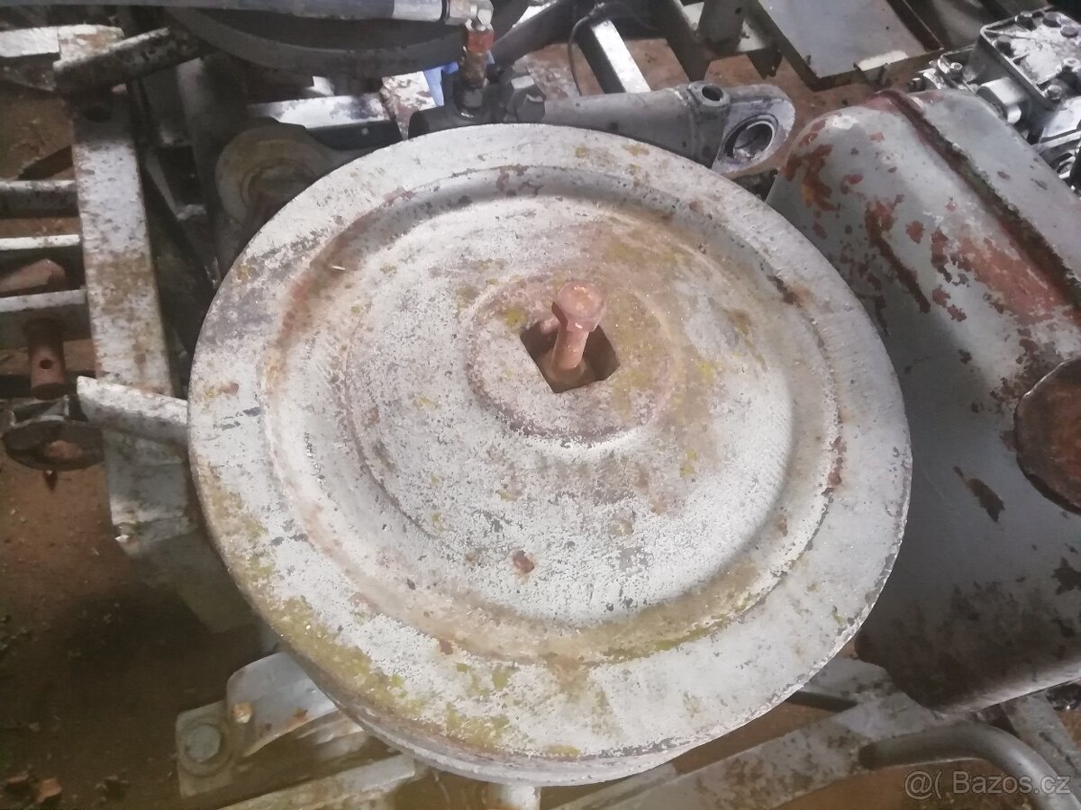 Díly z rozebraného traktůrku - 3