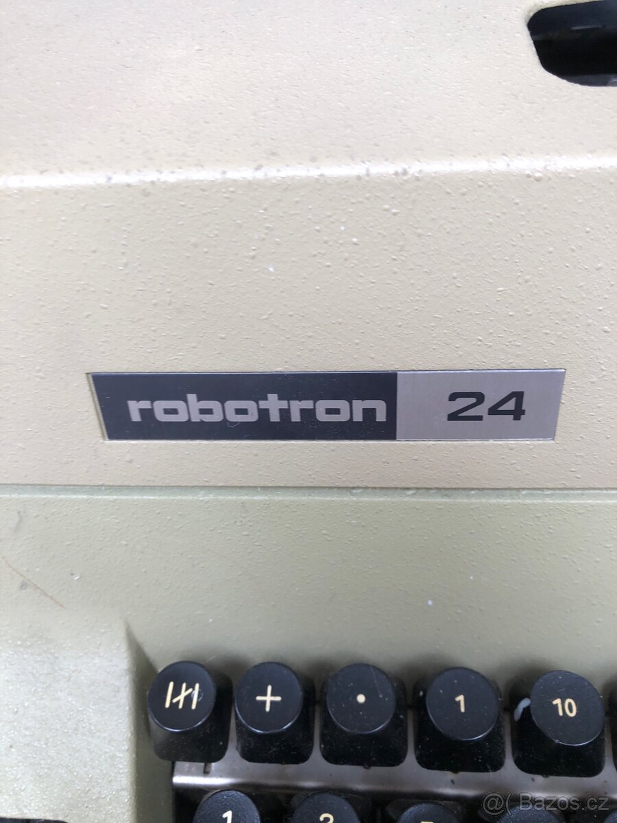 Dva staré psací stroje - 3