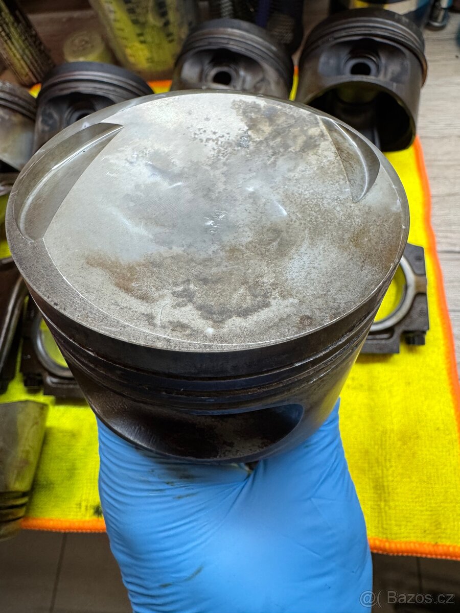 BMW E30 M20B25 pisty 256E - 3