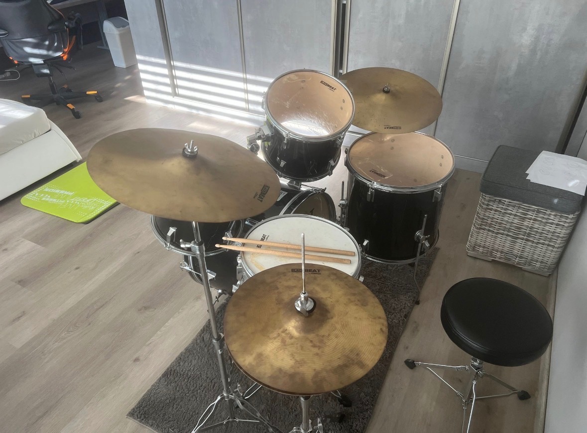 Prodám set bubnů + sedátko - 3