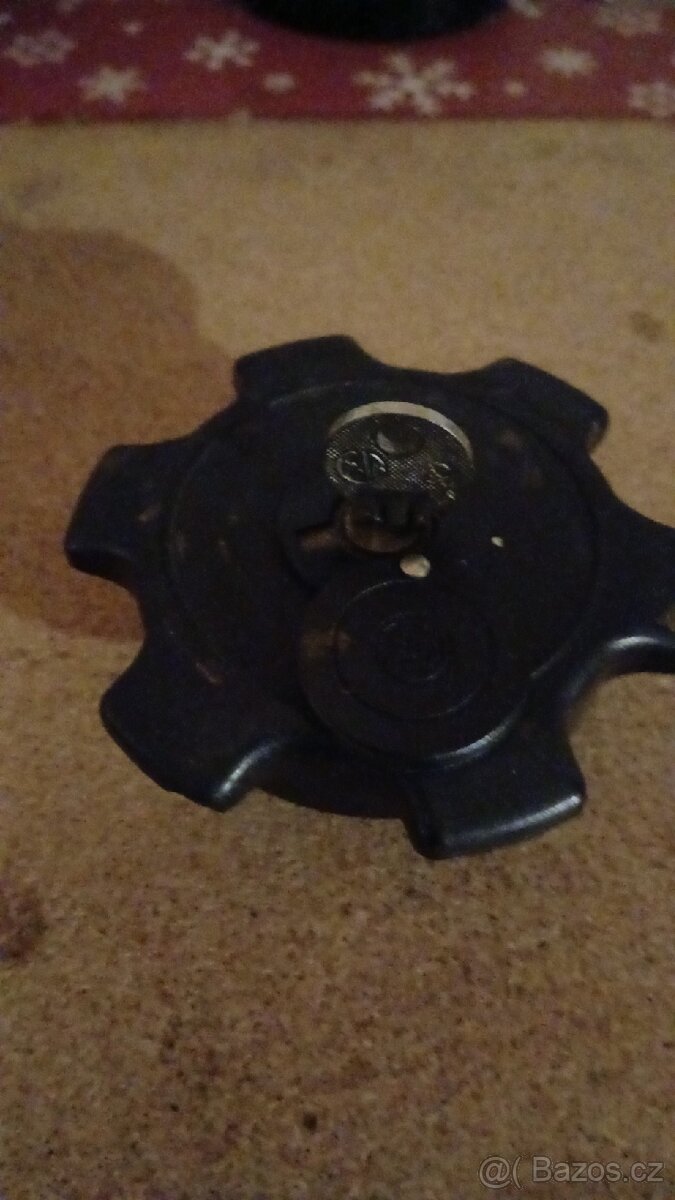 Uzávěr od nádrže benzínu Škoda - 3