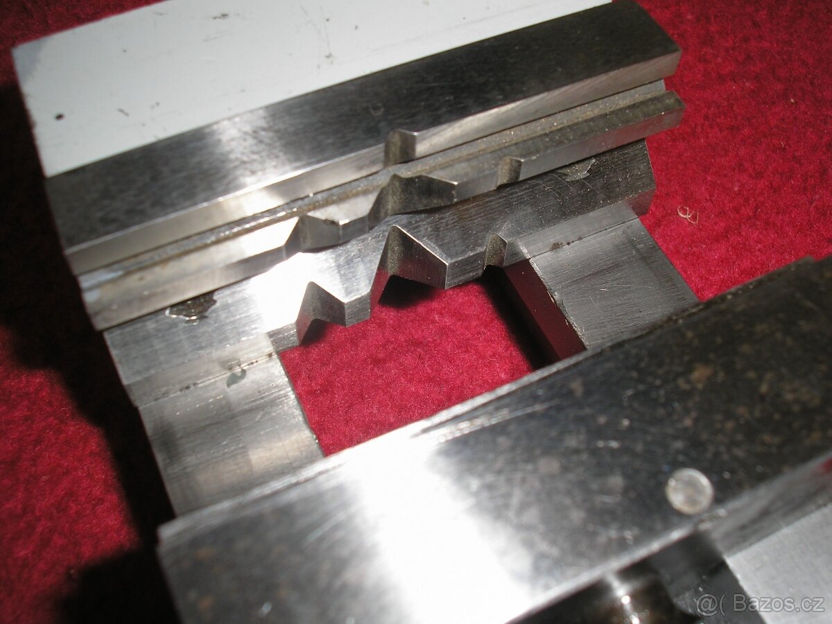 Nástrojařský svěrák prizmatický - 3