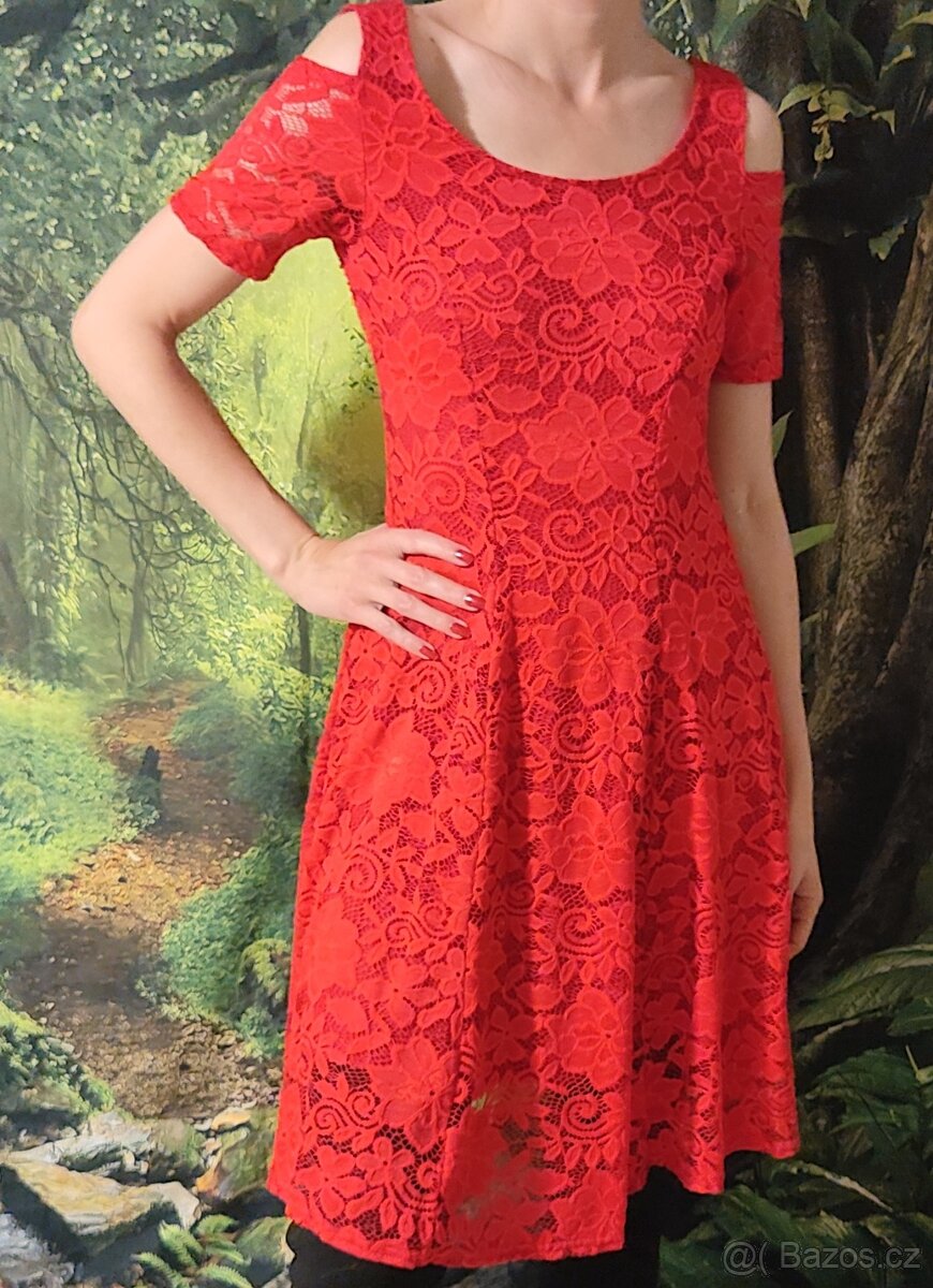 Set krásného oblečení šaty, kabát, triko - 3