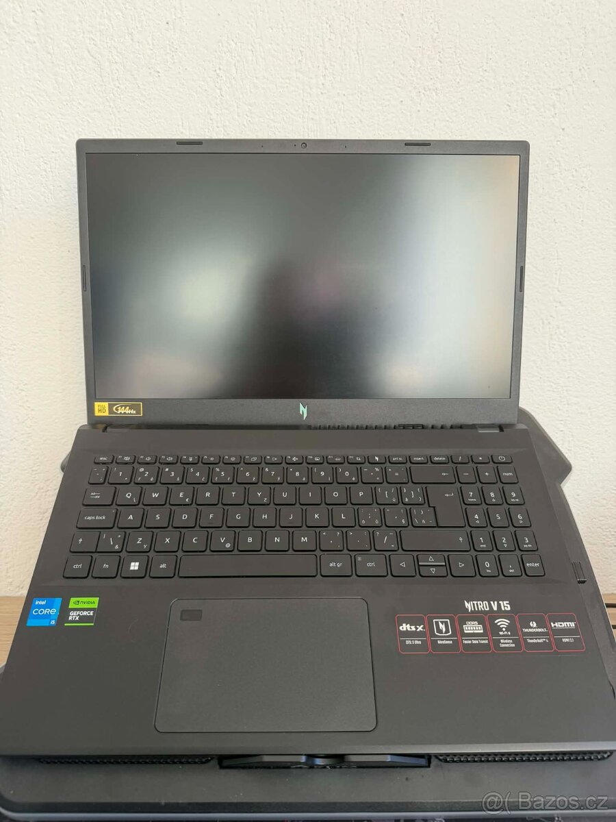 Acer Nitro V15 RTX 4050 - 3