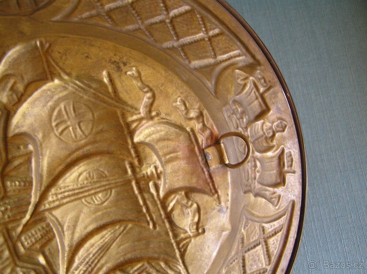 Mosazný talíř s plachetnicí - 3