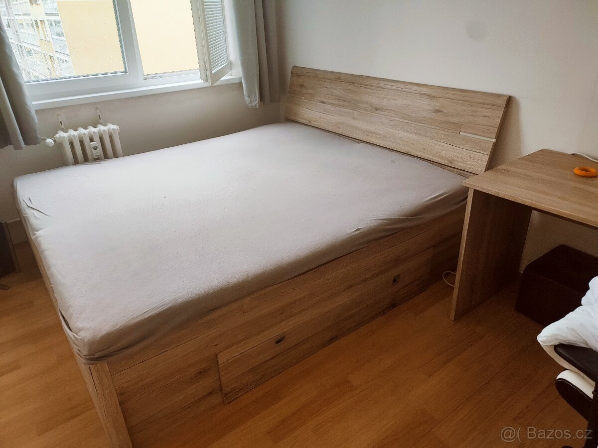 Velká postel, úložný prostor - 3