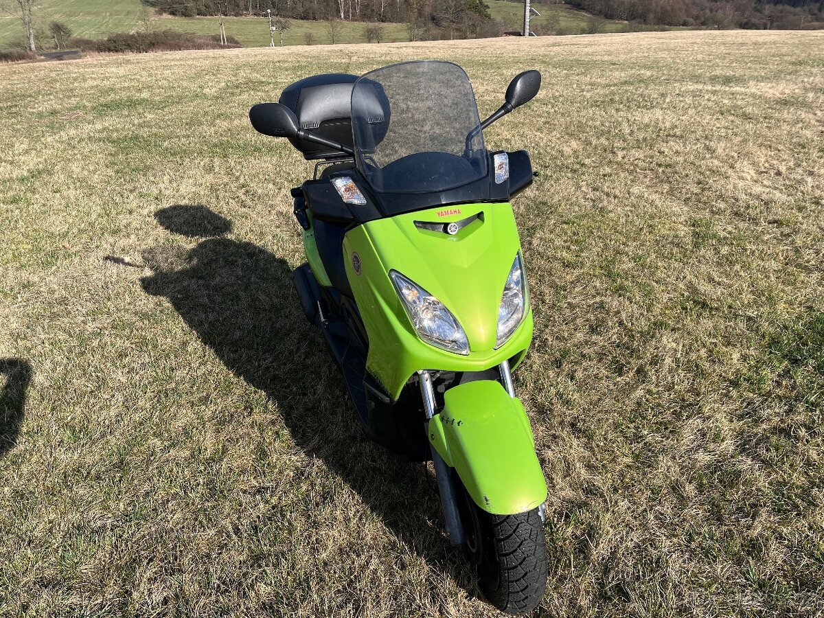 Yamaha X MAX 250, 2,7 l /100km 27.000 najeto - 3